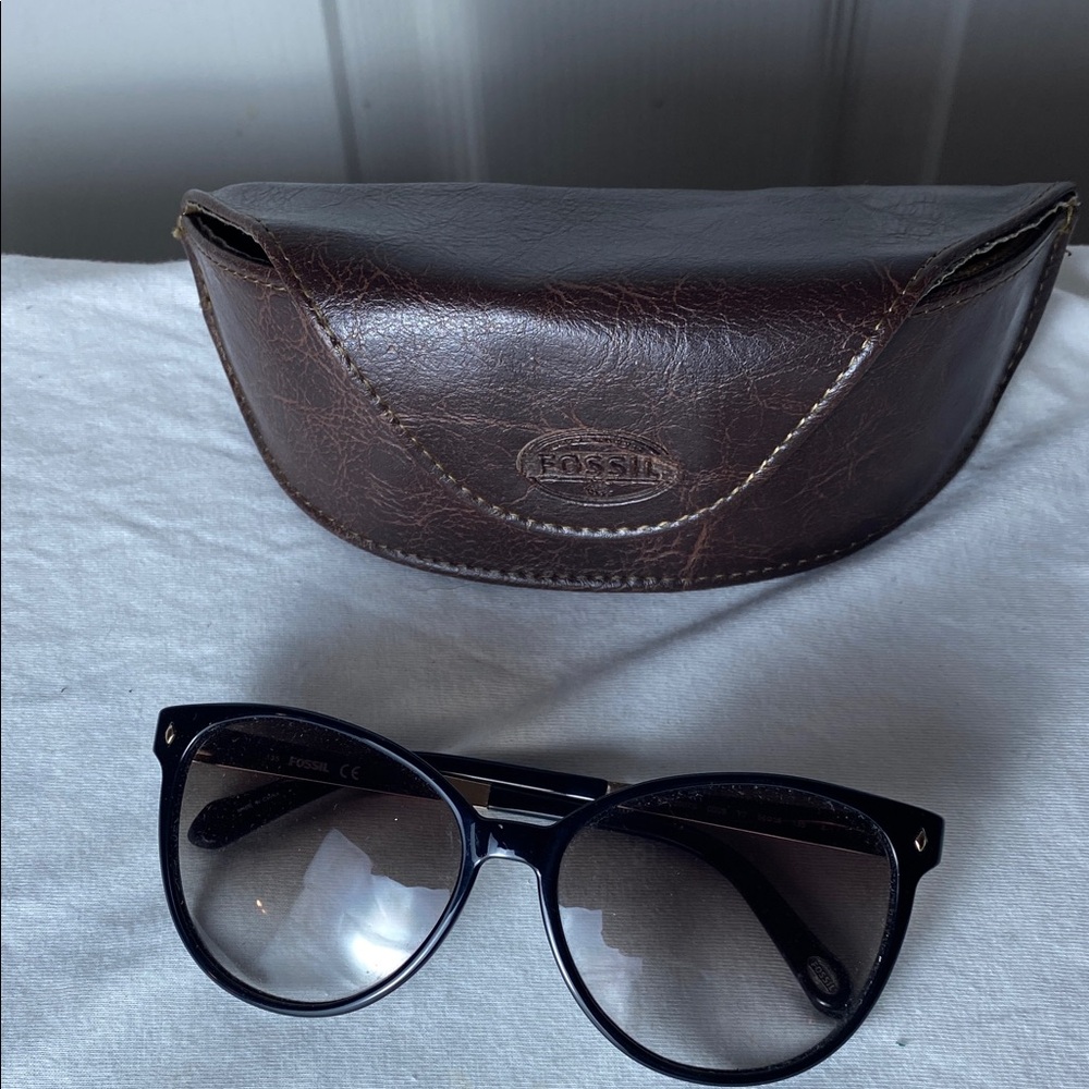 Fossil Black Sunglasses with Brown Leather Case slight Cat Eyes